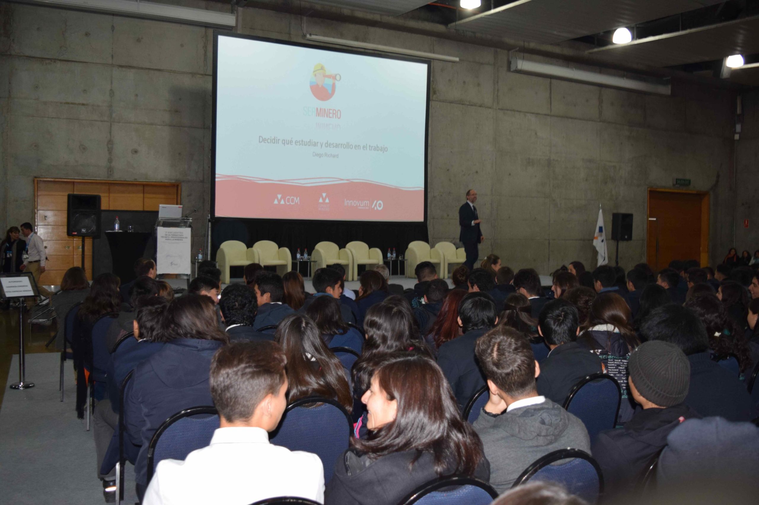 Más de 1.100 estudiantes conocieron la utilidad de SerMinero.cl