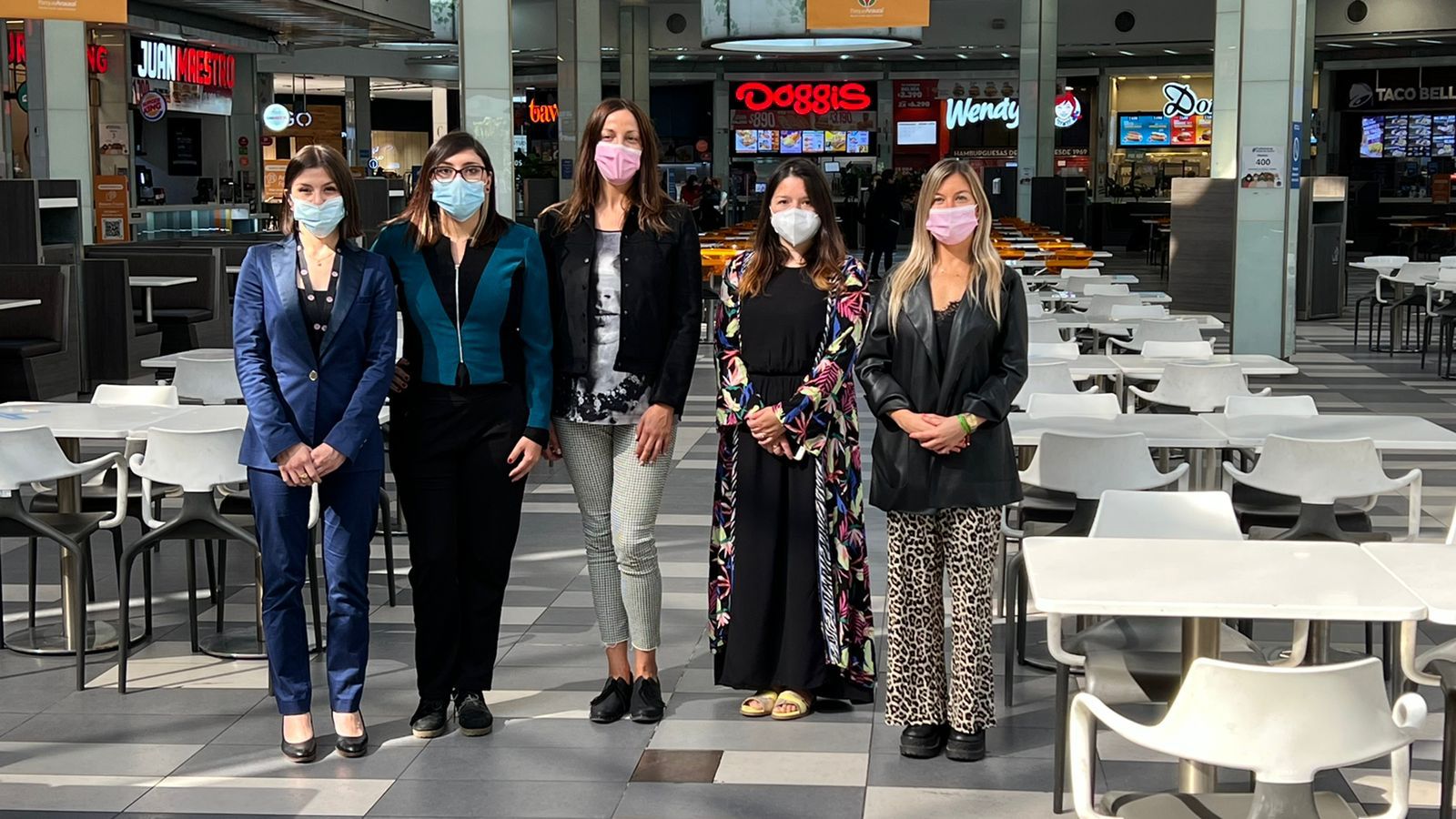 Locatarios del patio de comidas de Parque Arauco participaron en seminario sobre ley de plásticos de un solo uso