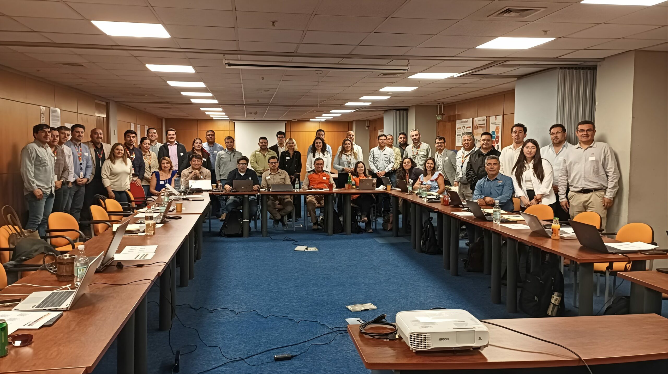 Codelco y BHP realizan Demo Day del desafío colaborativo de reducción de material particulado en procesos de carga y descarga