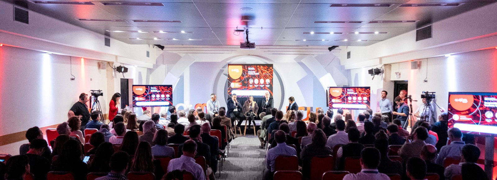 Emprende tu Mente y Fundación Chile fortalecen alianza y realizan primer EtMtuesday del año con foco en innovación pública
