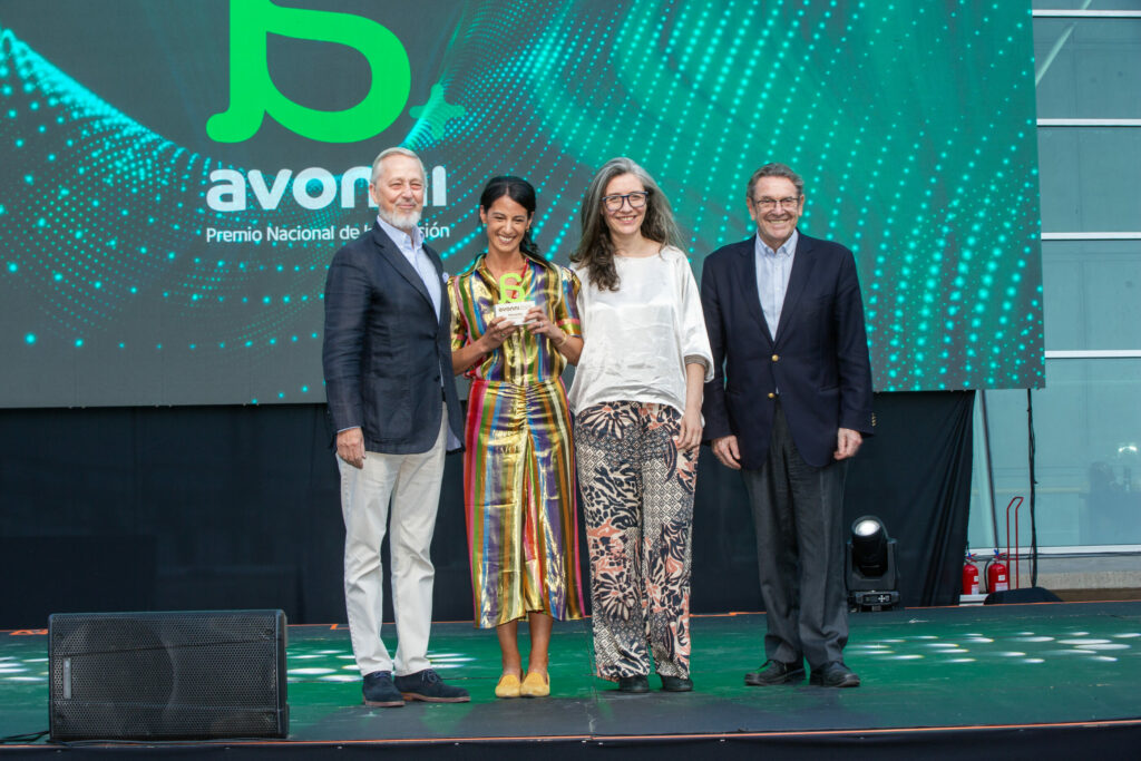 Avonni 2025 rinde homenaje a la trayectoria de Pedro Ibáñez Santa María y celebra a los innovadores del país
