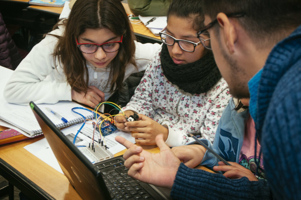 Fundación Chile refuerza su liderazgo en educación con designaciones de expertos en la UNESCO y el Mineduc