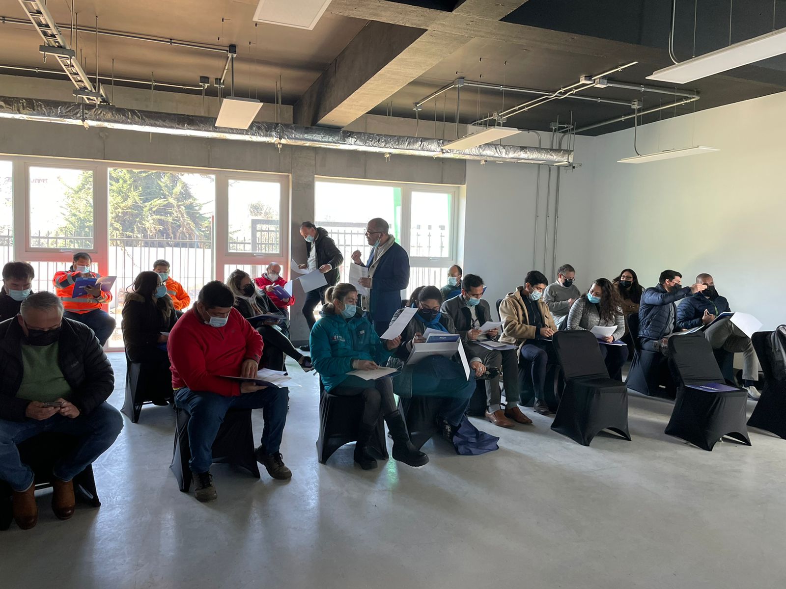 Trabajadores se capacitan para potenciar el aprendizaje de los estudiantes técnico profesionales de la industria marítima portuaria.