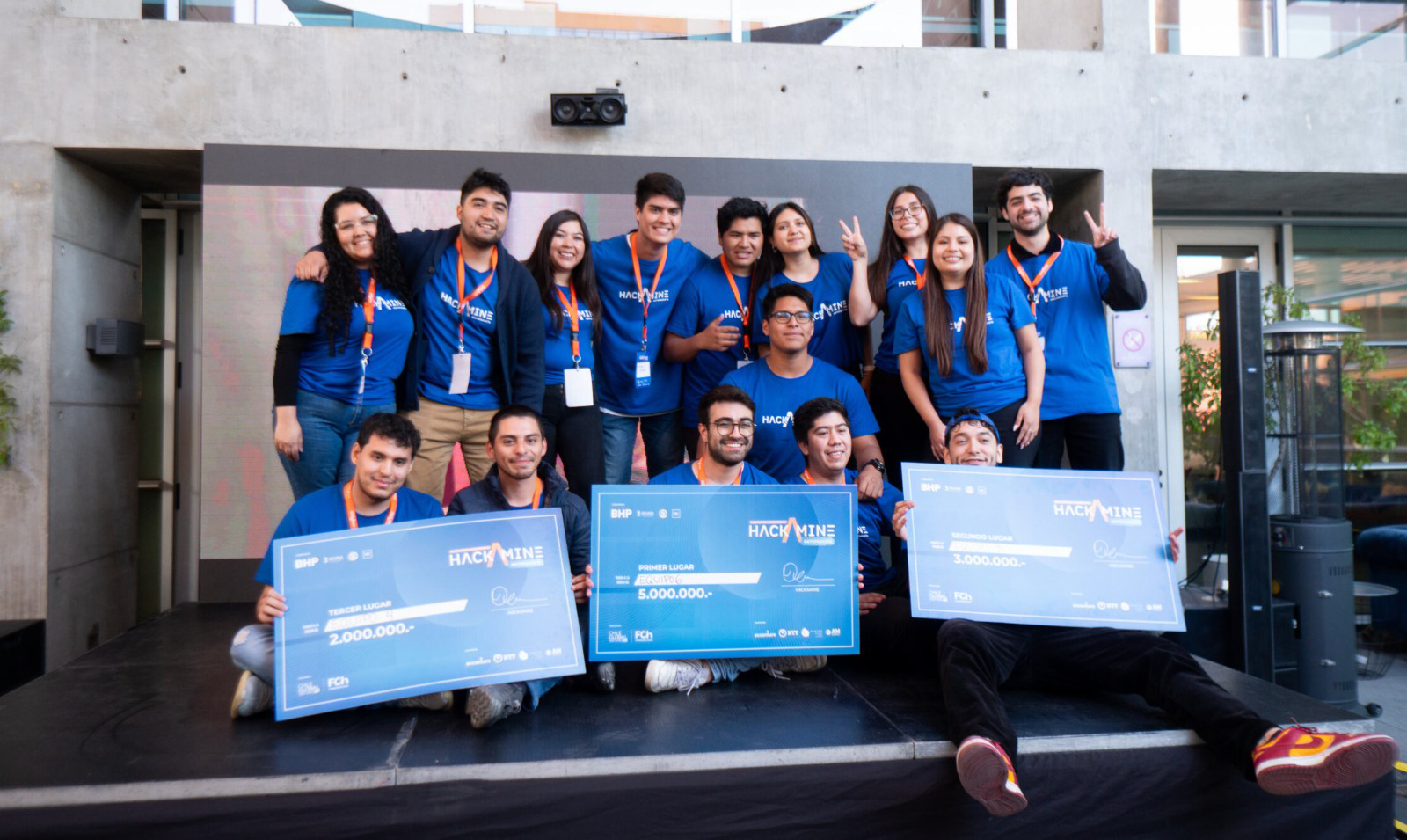 Universitarios de Antofagasta participan en maratónica jornada de programación para clasificar como los nuevos talentos de la minería