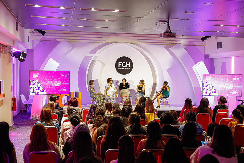 Mujeres destacadas de la industria digital intercambian experiencias para impulsar mayor participación femenina en el sector