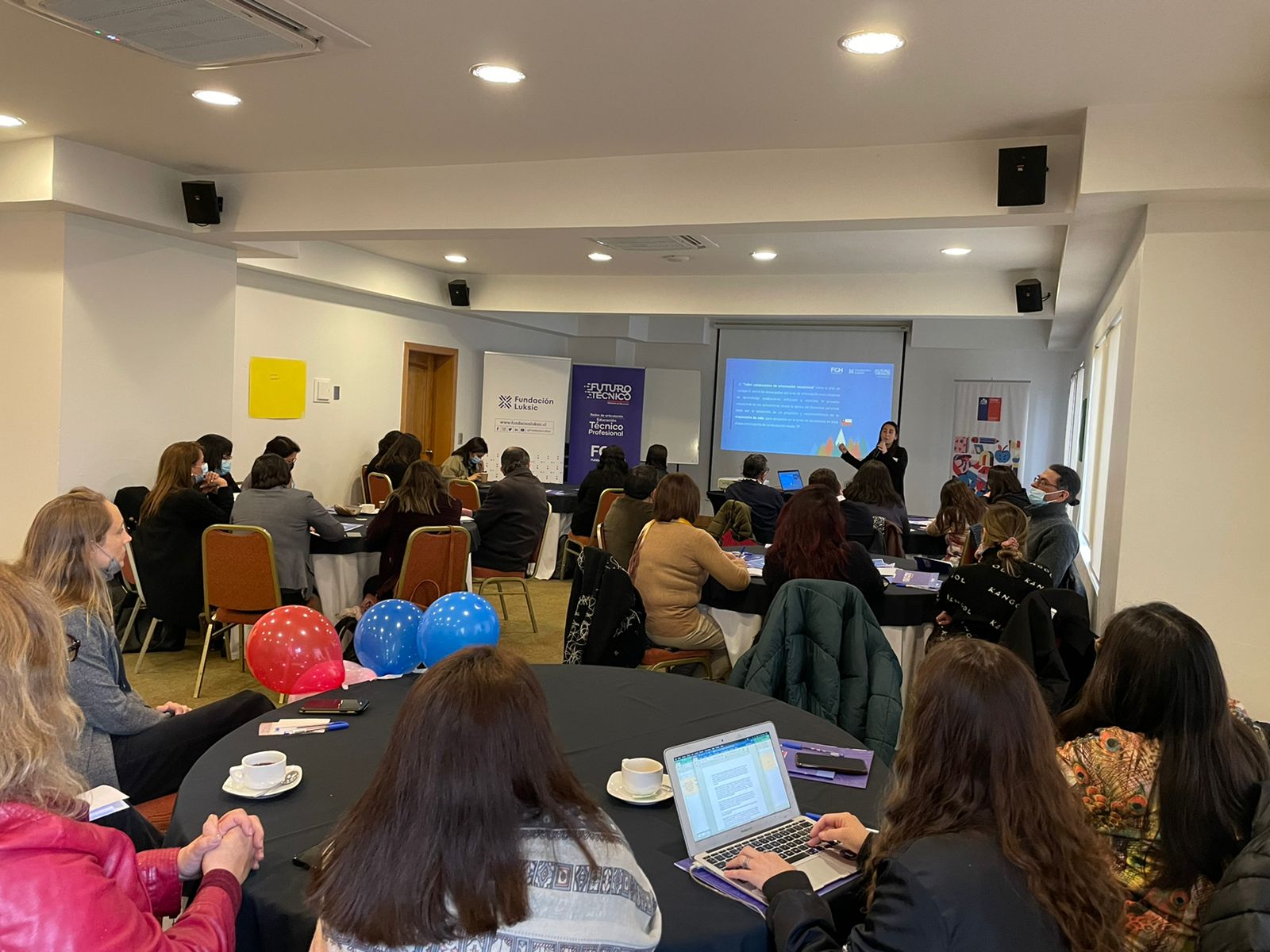 Inician talleres de orientación vocacional para dar contención socioemocional y apoyar la toma de decisiones de estudiantes de liceos técnicos en Coquimbo y Valparaíso