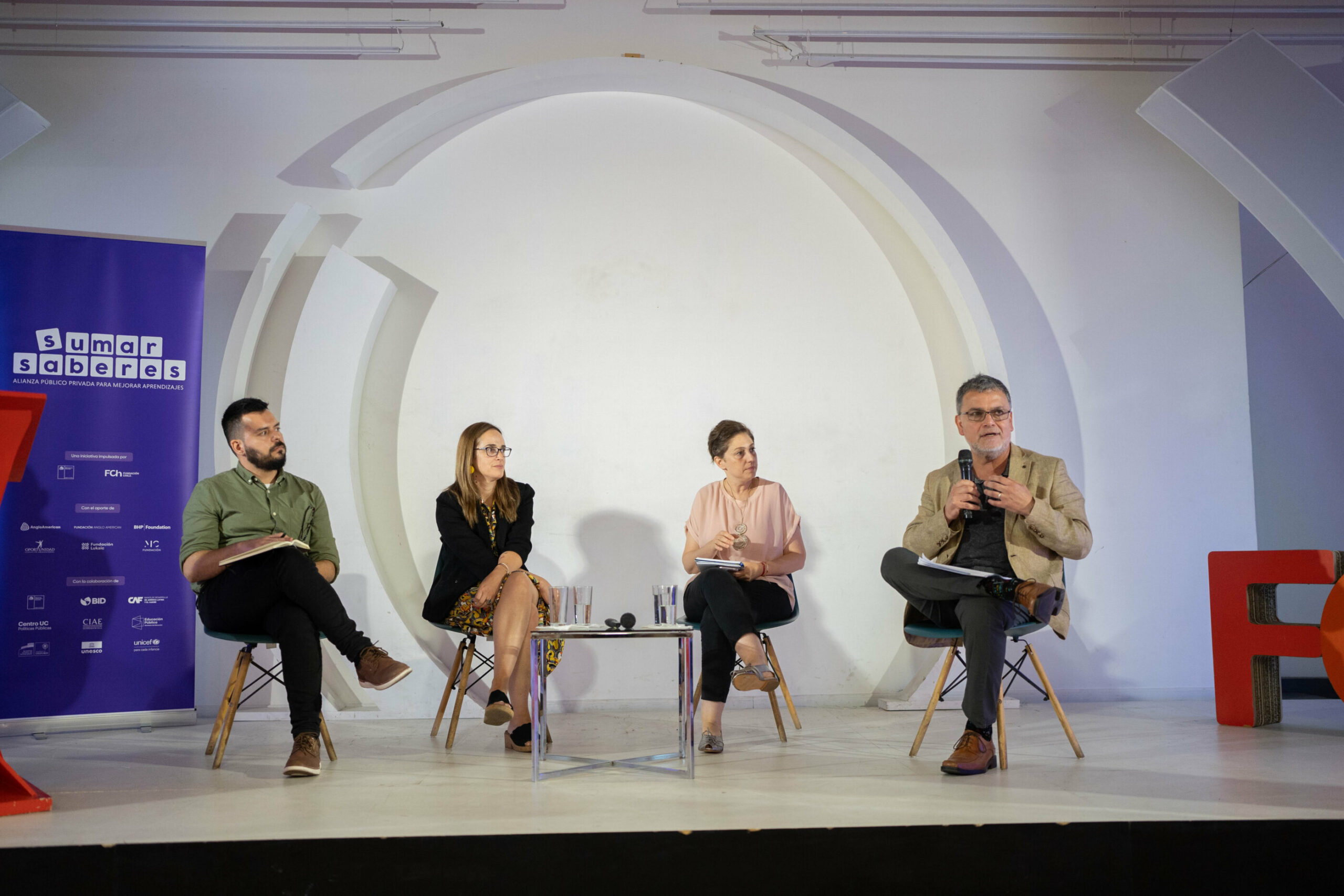 Iniciativa Sumar Saberes y la DEP realizan conversatorio sobre la importancia del uso de los datos para fortalecer los procesos en la Nueva Educación Pública