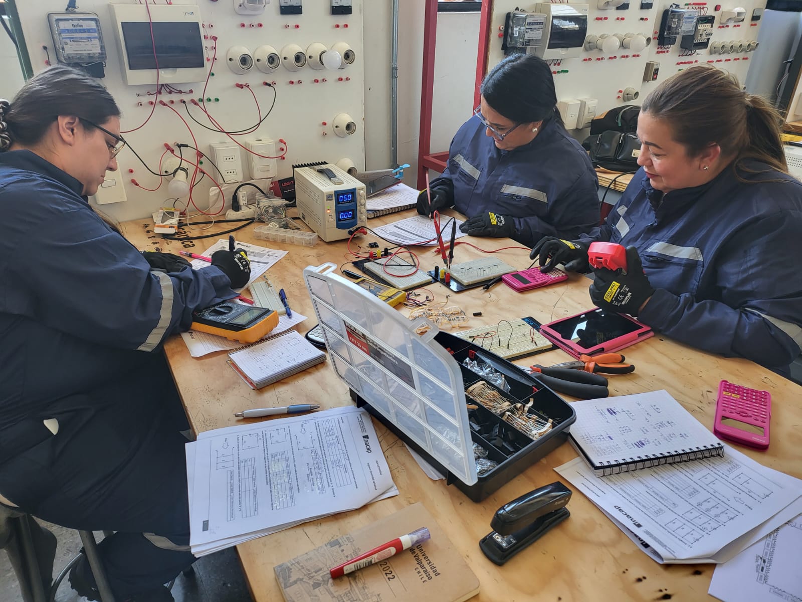 Vetas de Talento y Finning lanzan Programa Semillero en Mantenimiento Mecánica Trainee para incorporar mujeres a la industria minera