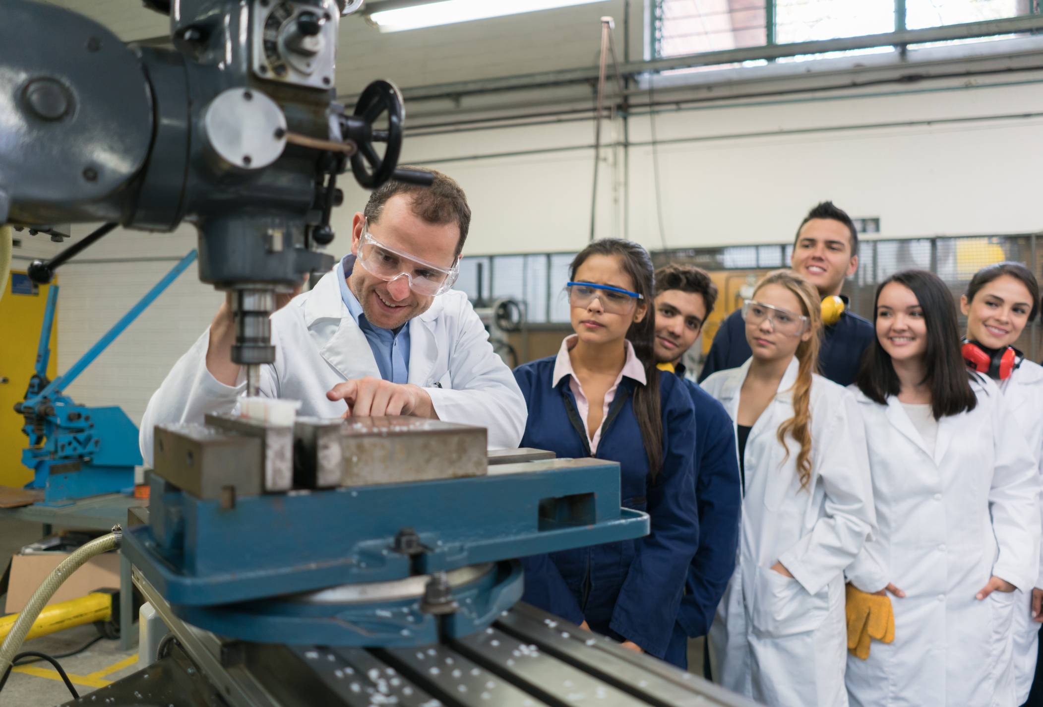 Abren inscripciones para programa que busca fomentar la incorporación de tecnologías de manera permanente en la formación técnico profesional