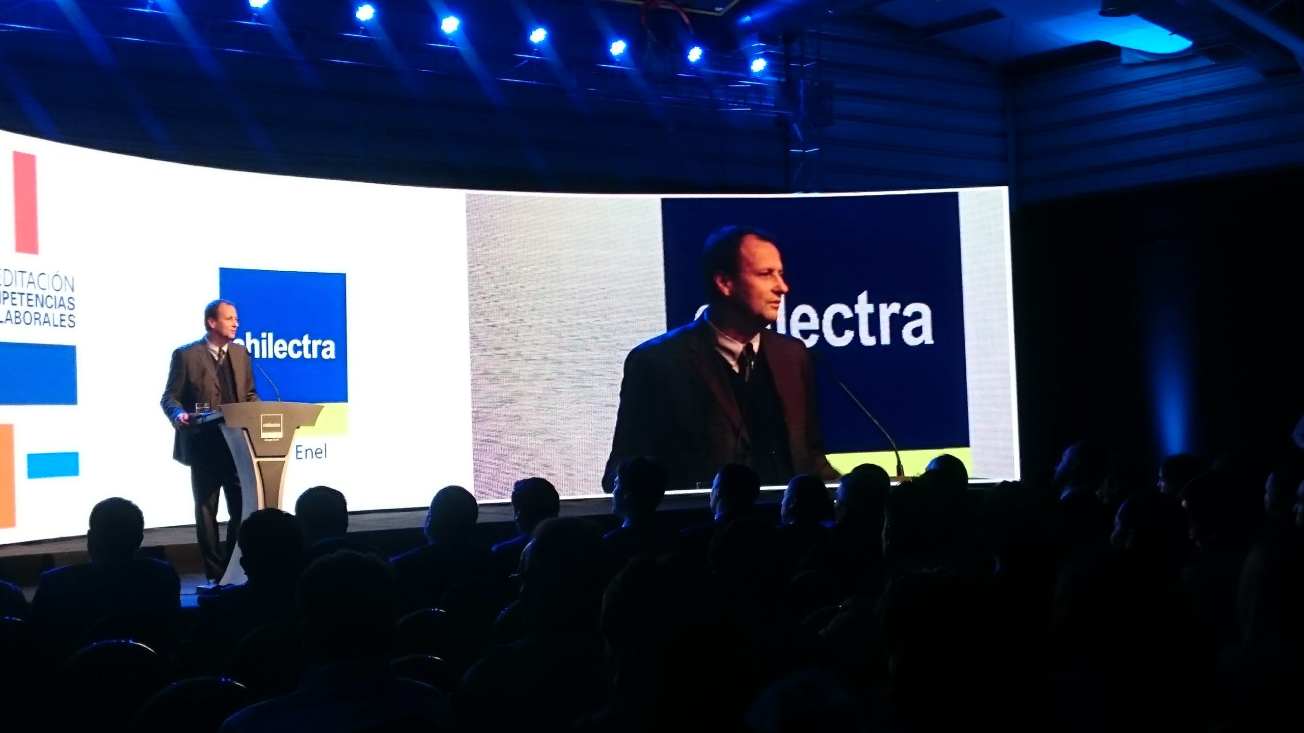 Acreditan competencias laborales para empresas contratistas de Chilectra