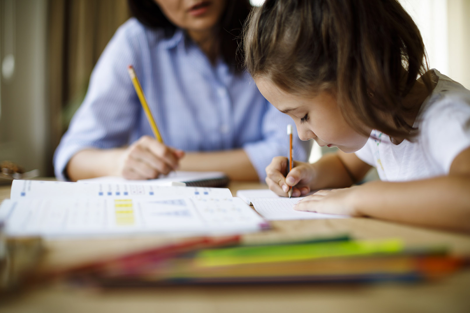 5 sugerencias para que niños y niñas se sientan protegidos y sigan aprendiendo en el hogar