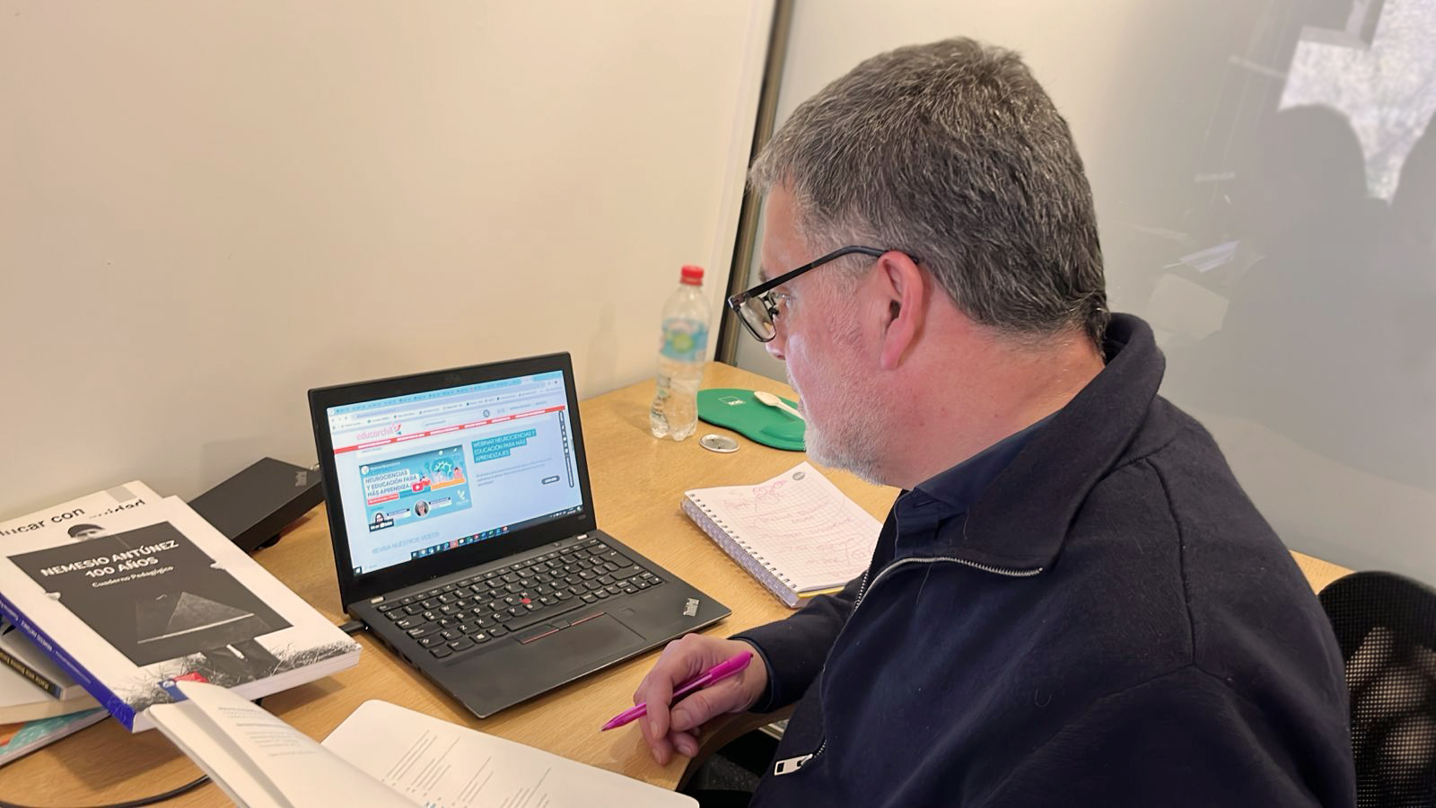 Educarchile lanza cursos gratuitos en Inteligencia Artificial dirigidos a equipos directivos para fortalecer su liderazgo