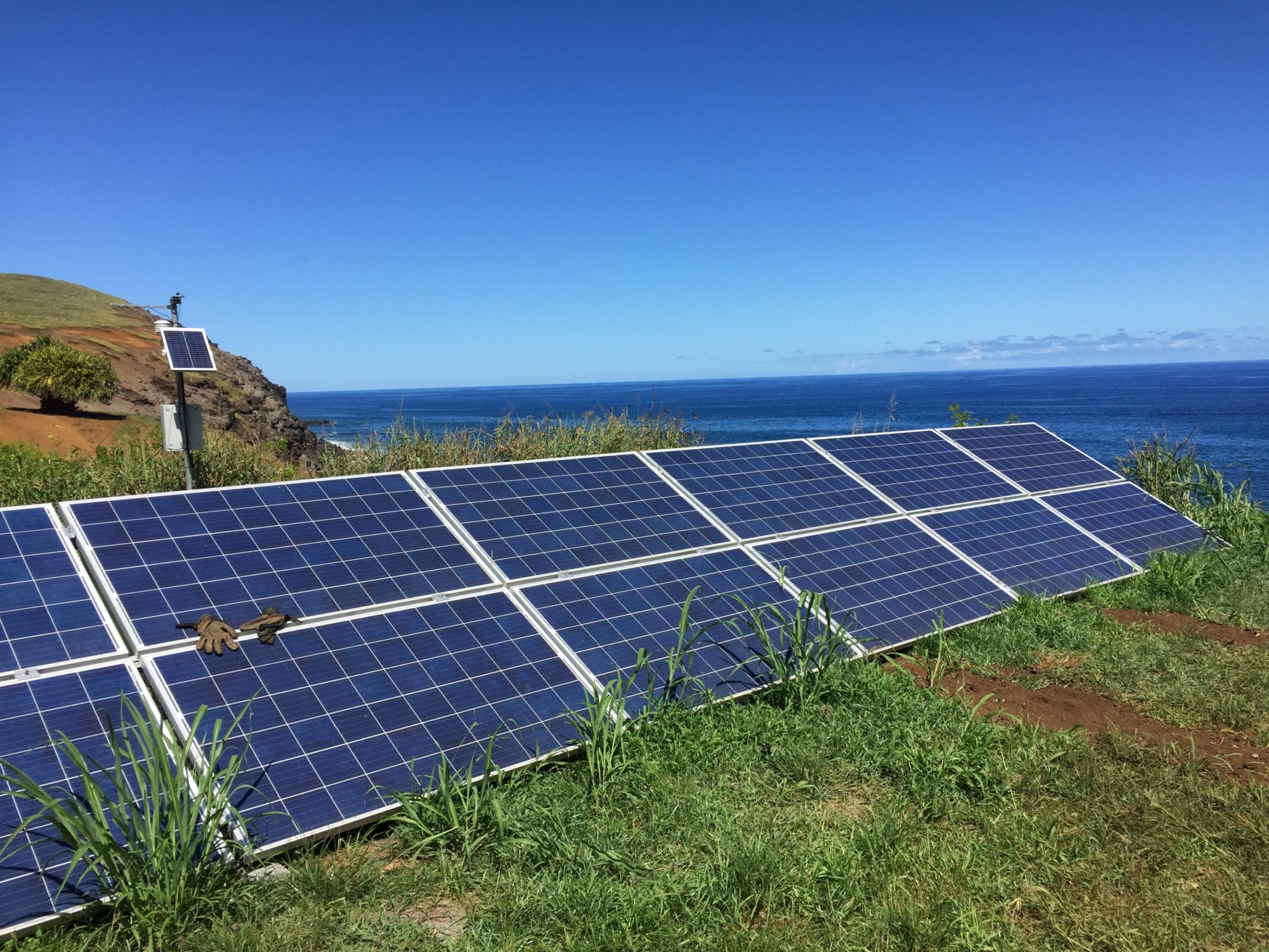 En Isla de Pascua desalinizan agua de mar con energía solar