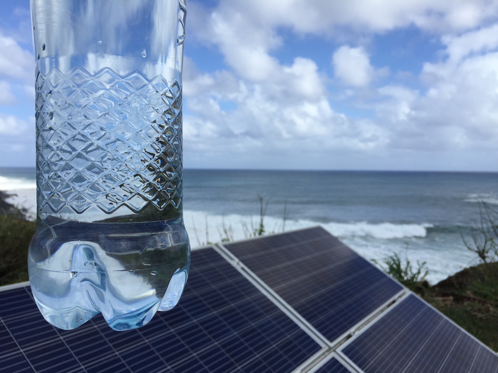 Primer vaso de agua desalinizado en Isla de Pascua