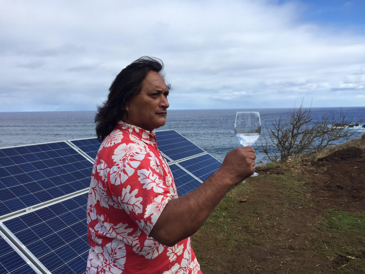 Inauguran primera planta desalinizadora que funciona con energía solar en Isla de Pascua