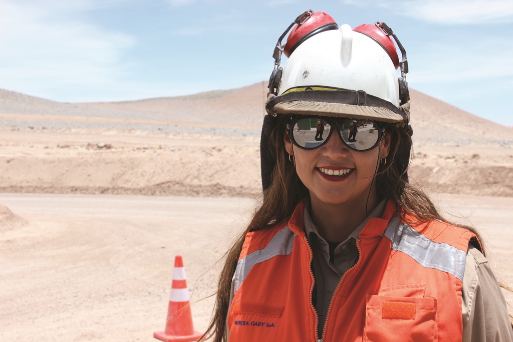 En Chile 7,3% de la fuerza laboral en minería son mujeres