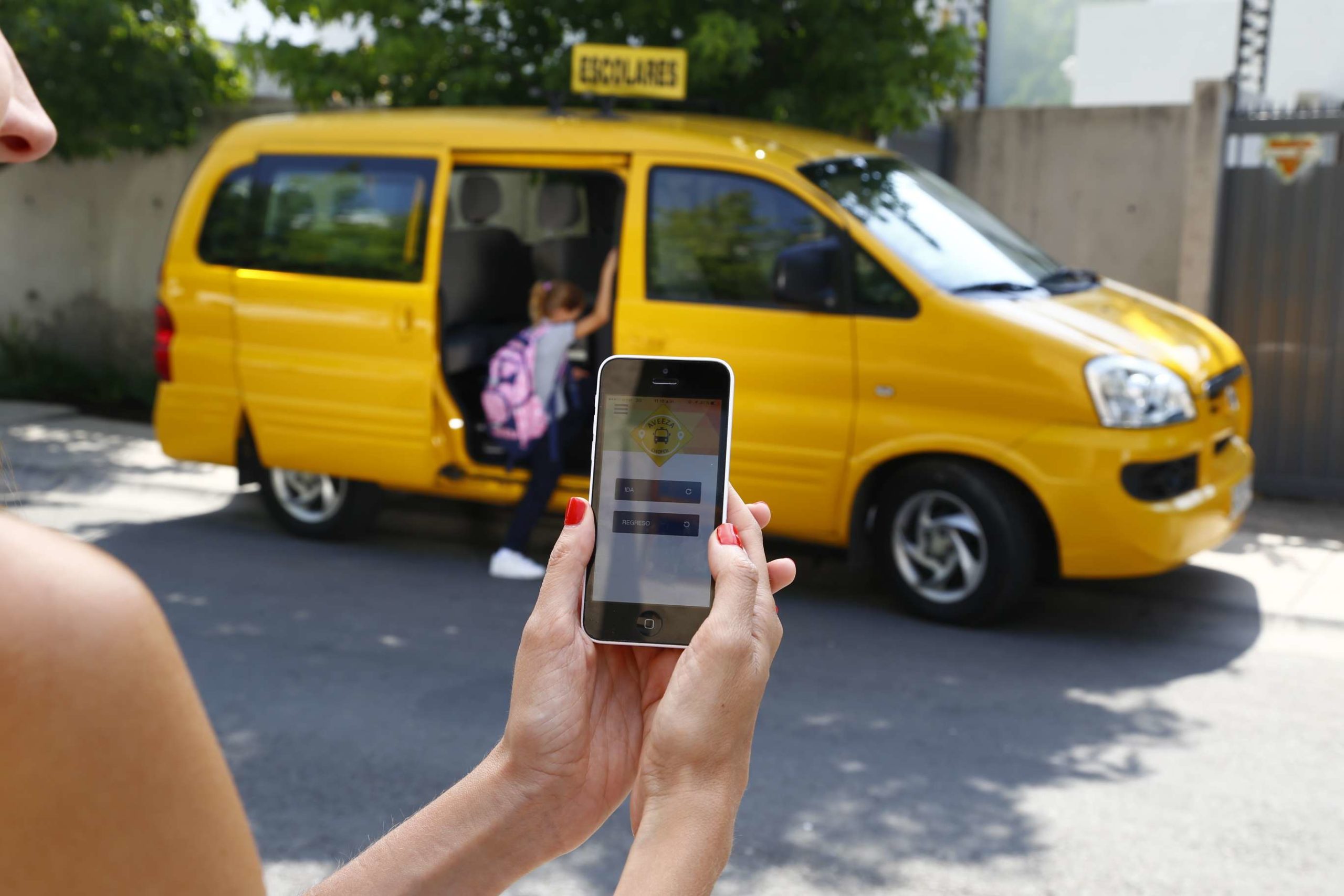 Cómo funciona la app que monitorea transporte escolar de los niños