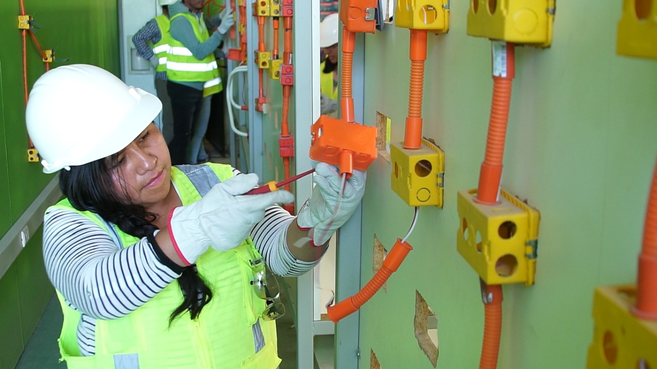 Vetas de Talento logró 420 cupos de capacitación para mujeres en perfiles de operación y mantenimiento