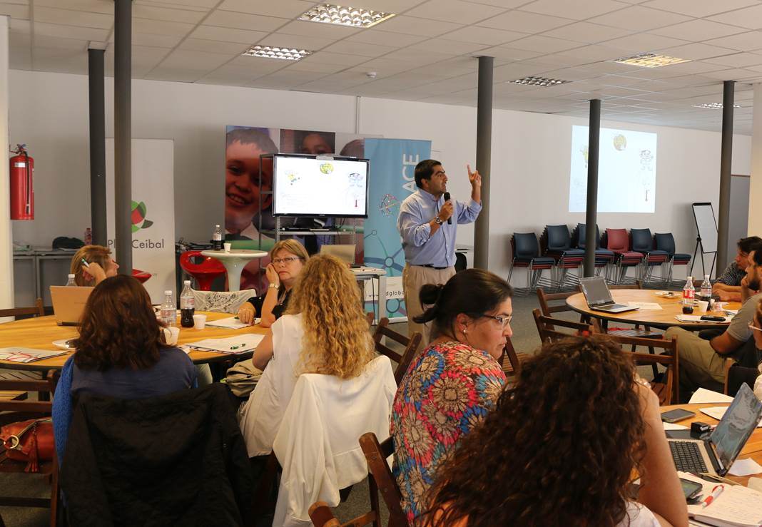 Fundación Chile capacita a 400 profesionales de la educación en Uruguay