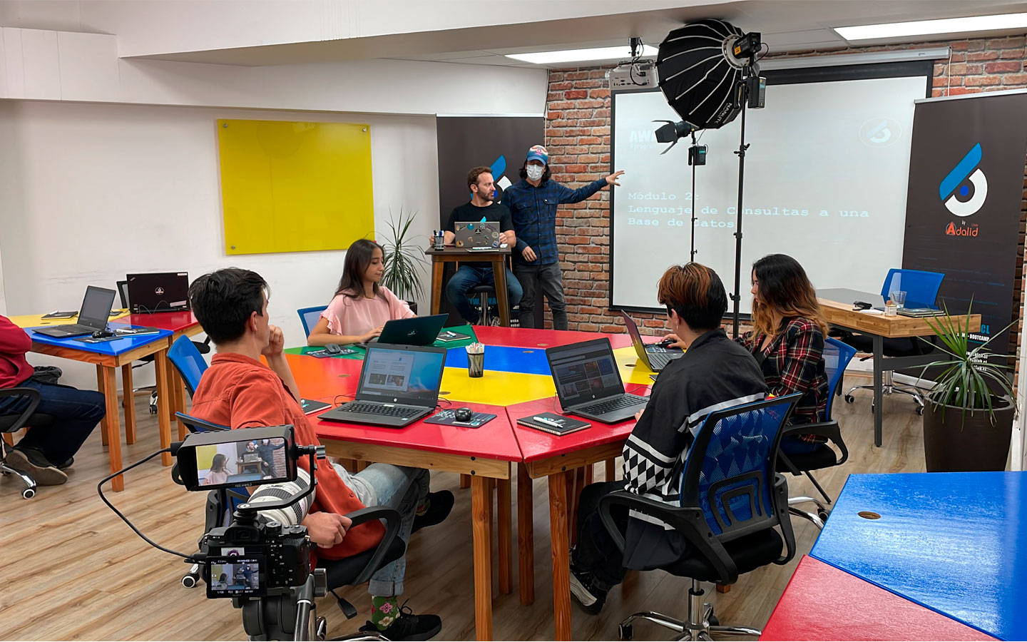 Corfo y Talento Digital para Chile lanzan convocatoria con más de 1.500 becas de especialización digital