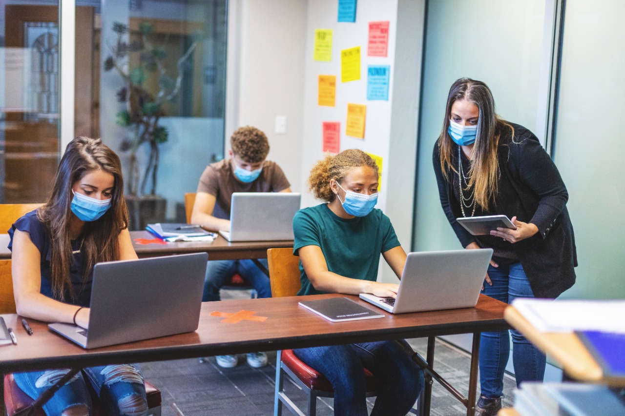 Programa formativo “Red de Colaboración Internivel” de +Comunidad promueve la mejora escolar junto a 280 líderes educativos del país