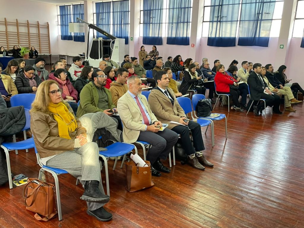 Docentes de liceos técnicos de Valparaíso se capacitan en comercio exterior para acercar la internacionalización a las aulas