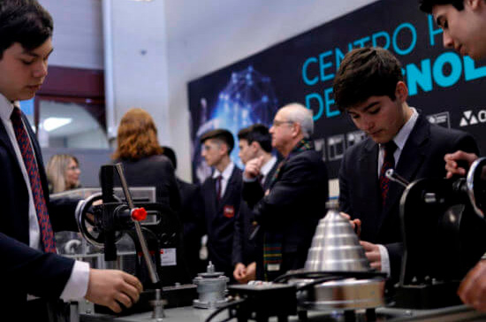 Fundación Chile pone foco en la educación técnico-profesional con un portafolio de iniciativas para los empleos del futuro