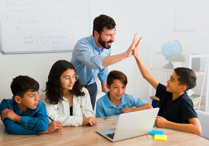 PISA 2025 en Chile: qué nos dice del apoyo docente y clima de aula en las clases de ciencias