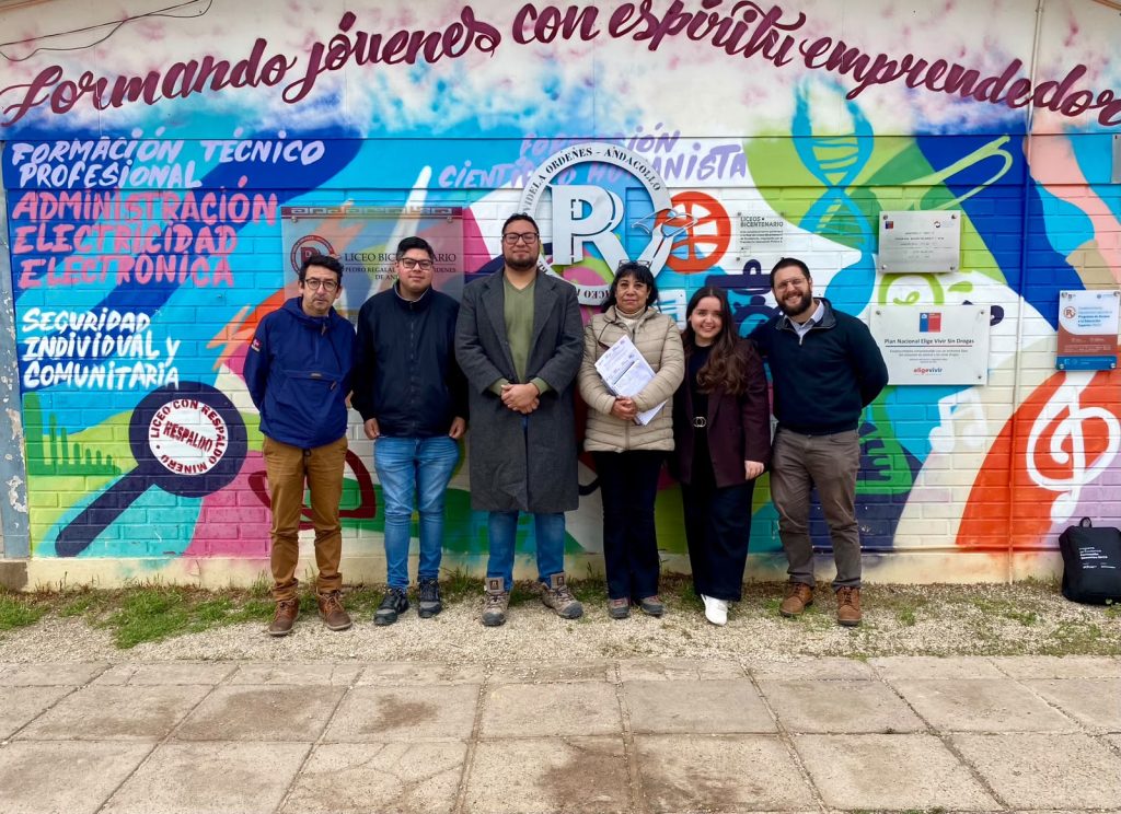 Estudio Tekna: docentes de liceos técnicos reportan menor confianza para manejar el aula y motivar a sus estudiantes